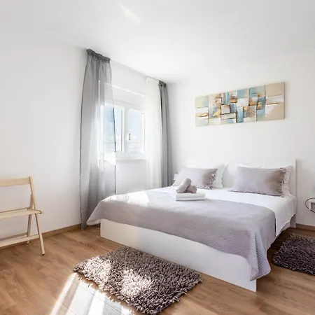 Ana Perfect For Families With Kids And Groups,house With Heated Pool * ポドストラナ