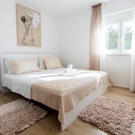 Ana Perfect For Families With Kids And Groups,house With Heated Pool * ポドストラナ