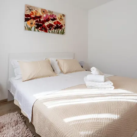 Ana Perfect For Families With Kids And Groups,house With Heated Pool * ポドストラナ