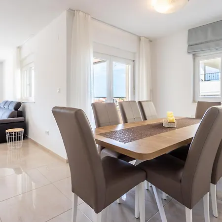 Ana Perfect For Families With Kids And Groups,house With Heated Pool * ポドストラナ