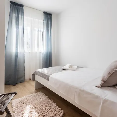 Ana Perfect For Families With Kids And Groups,house With Heated Pool * ポドストラナ