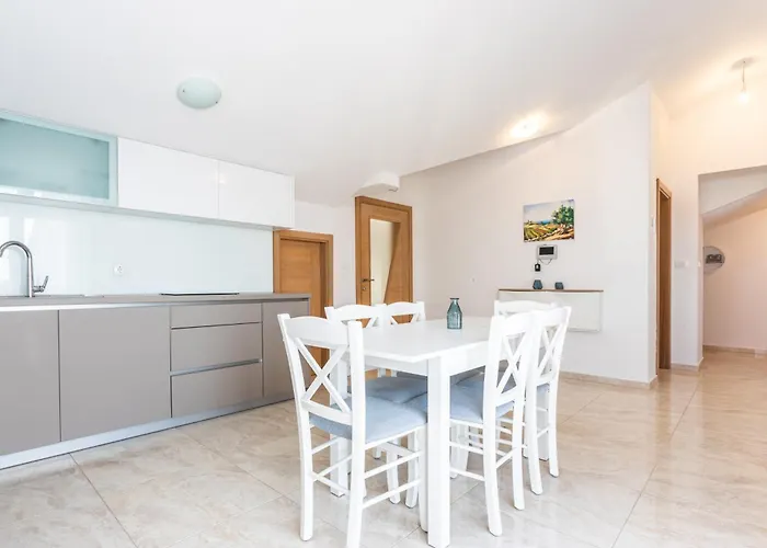 Ana Perfect For Families With Kids And Groups,house With Heated Pool פודסטראנה