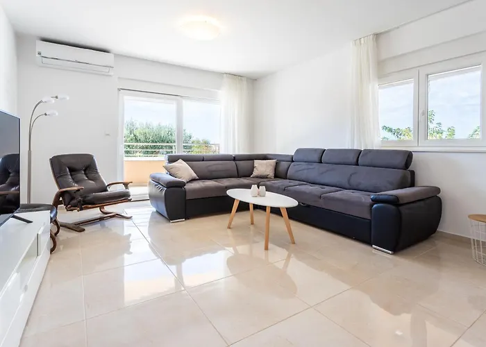 Ana Perfect For Families With Kids And Groups,house With Heated Pool בית נופש פודסטראנה